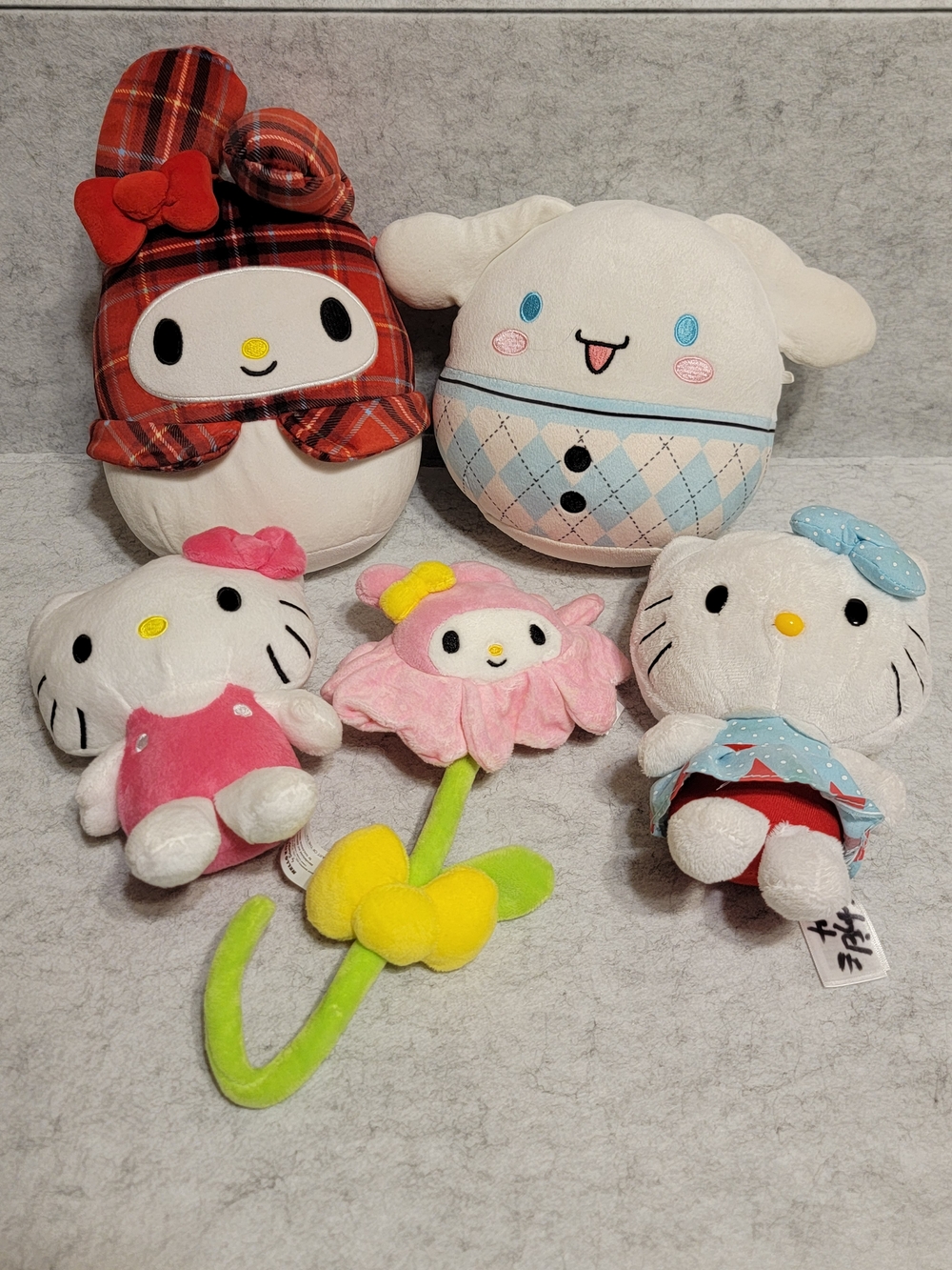 Sanrio Plush Lot - Hello Kitty & Friends (White, Pink, Red, Blue)